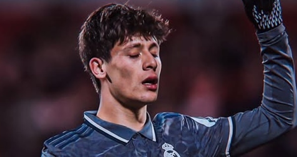 Ozil đệ nhị trên đường rời Real?