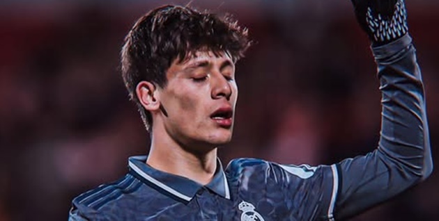 Ozil đệ nhị trên đường rời Real?