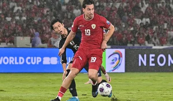 Patrick Kluivert và Thom Haye: Từ AZ Alkmaar đến đội tuyển Indonesia