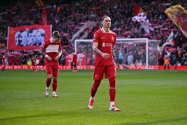 Paul Merson chỉ trích hành động liều lĩnh của Nunez
