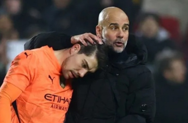 Pep Guardiola lên tiếng về hành động khác thường với Ortega