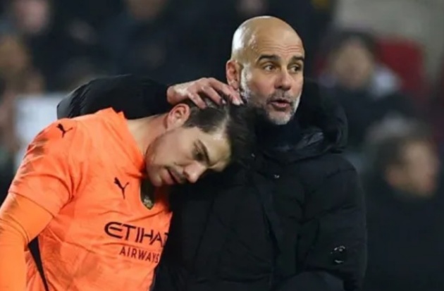 Pep Guardiola lên tiếng về hành động khác thường với Ortega
