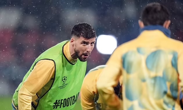 Pep Guardiola xác nhận thêm một chấn thương sau trận thua PSG