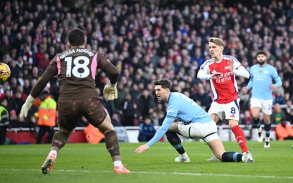 "Pha bóng thảm họa của Man City"