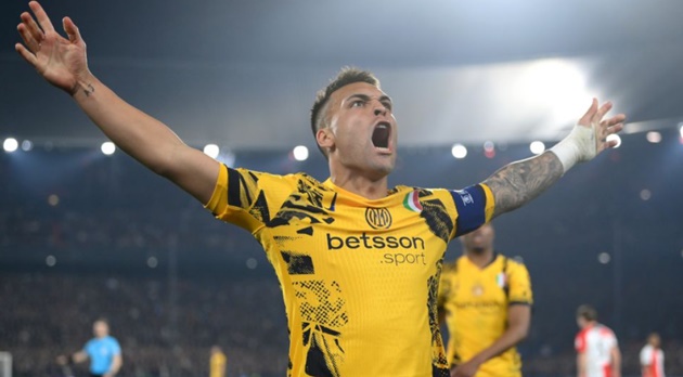 Phá vỡ kỷ lục Champions League, Martinez phát biểu đầy cảm xúc