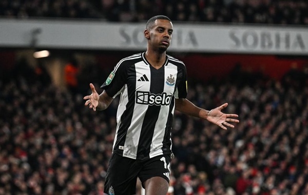 Phản ứng của Isak trước tin đồn sẽ gia nhập Arsenal
