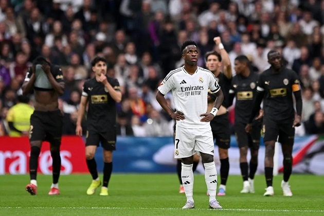 Phản ứng của khán giả Bernabeu khi Vinicius bắn tốt