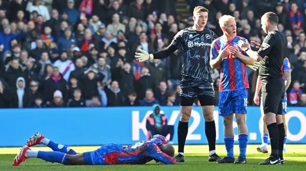 Phản ứng của sao Premier League sau chấn thương nghiêm trọng