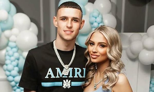 Phil Foden sắp đính hôn? Bạn gái thời niên thiếu lộ nhẫn kim cương khủng