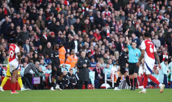 Premier League lên tiếng về tấm thẻ đỏ của sao Arsenal