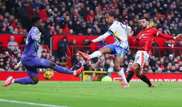Premier League ra thông báo sau quyết định gây tranh cãi của VAR trong trận MU - Brighton
