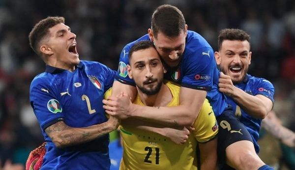 Quá đắng! Donnarumma loại Liverpool, Ý liền 'xát muối vào nỗi đau' của tuyển Anh