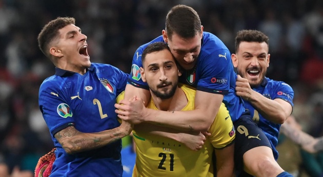 Quá đắng! Donnarumma loại Liverpool, Ý liền 'xát muối vào nỗi đau' của tuyển Anh