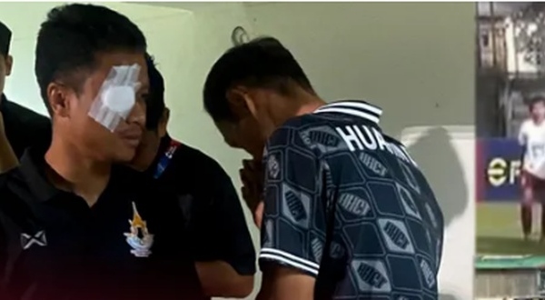 Quá phẫn nộ! Cầu thủ Thái Lan đánh trọng tài, đấm đối thủ hỏng mắt