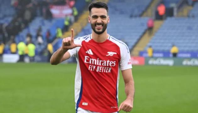 Quên mua quà Valentine cho vợ, Mikel Merino bù đắp bằng cú đúp