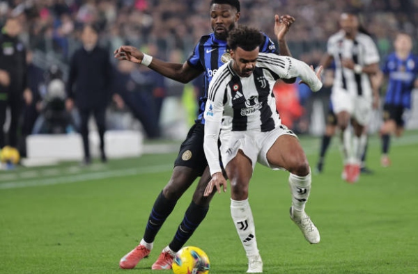 Quyết định đúng đắn của Chelsea trên TTCN khiến Enzo Maresca đau đầu