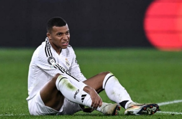 Real không mạo hiểm với Mbappe