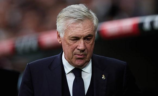 Real Madrid có vấn đề nghiêm trọng và rất khó để đuổi theo Barcelona