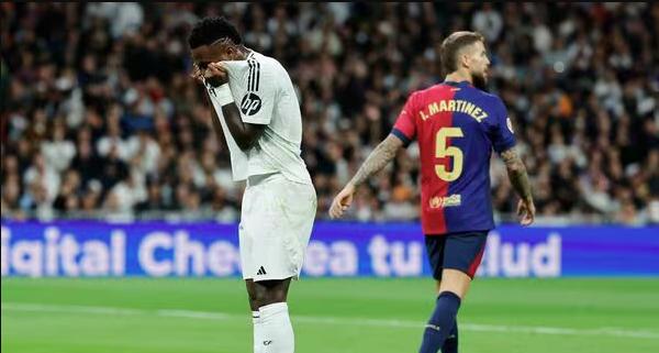 Real Madrid đối mặt nguy cơ bị Barcelona bỏ xa 9 điểm