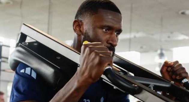 Real Madrid trở lại tập luyện: Alaba vẫn chưa sẵn sàng tái xuất