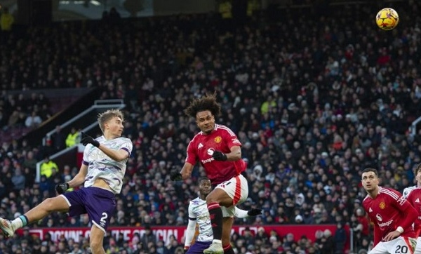 Real nghĩ xa khi để mắt cầu thủ vừa phá lưới Man Utd