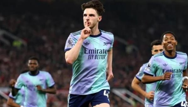 Rice chói sáng tại Old Trafford: Khi tiền vệ 105 triệu bảng chứng tỏ đẳng cấp