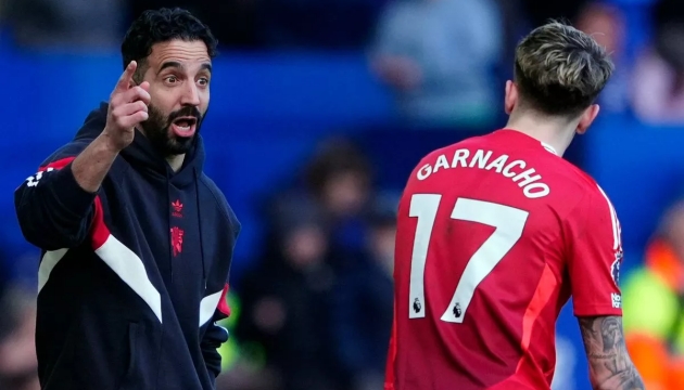 Rio Ferdinand chỉ trích Ruben Amorim vì loại sao MU khỏi đội hình chính
