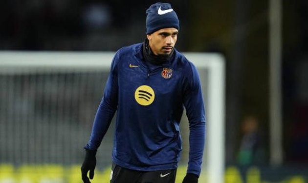 Rõ lý do khiến Araujo tính chuyện rời Barca