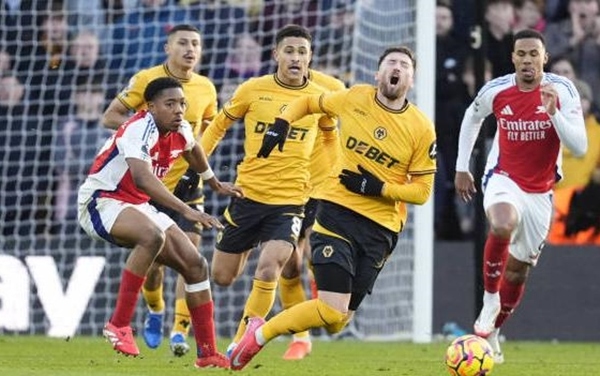 Rõ lý do sao trẻ Arsenal nhận thẻ đỏ đầy tranh cãi