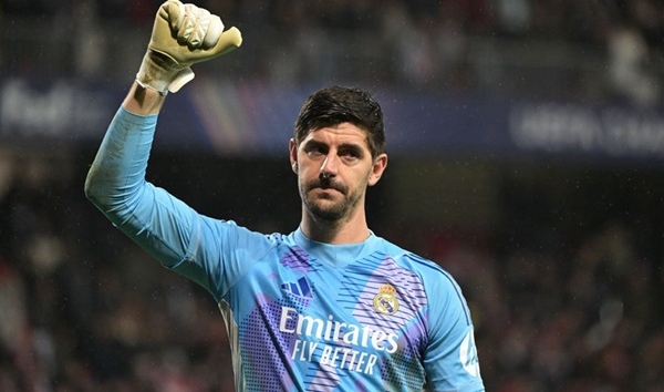 Rõ lý do Thibaut Courtois không ra sân trước Rayo Vallecano