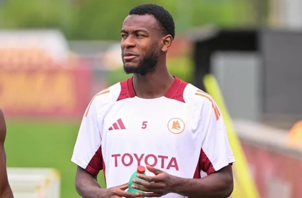 Roma giữ chặt Ndicka giữa tin đồn Arsenal và PSG quan tâm