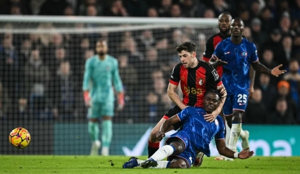 Romeo Lavia gây tranh cãi trong lần trở lại Ngoại hạng Anh cùng Chelsea