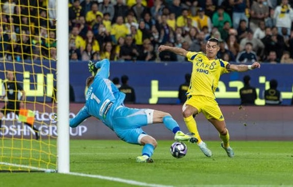 Ronaldo bất lực, Al-Nassr thua đau Al Ettifaq trên sân nhà