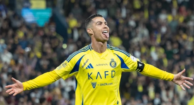 Ronaldo kiếm tiền giỏi nhất năm 2024, bỏ xa Messi 100 triệu bảng