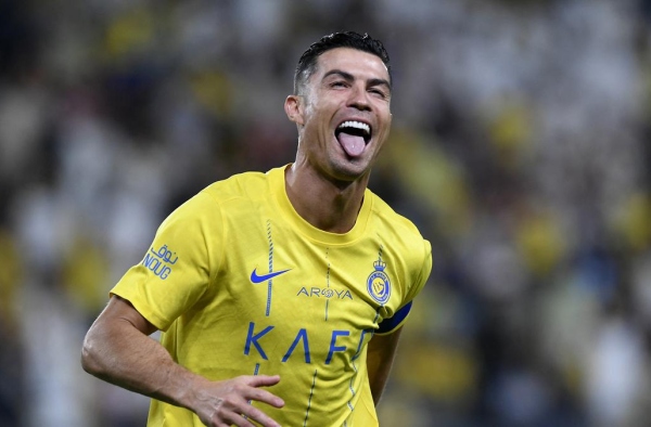 Ronaldo lập công, tiến gần cột mốc 1000 bàn thắng