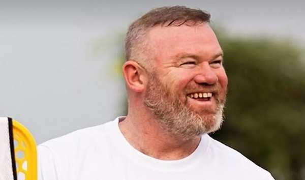 Rooney bắt đầu công việc huấn luyện mới sau hai tháng bị Plymouth sa thải
