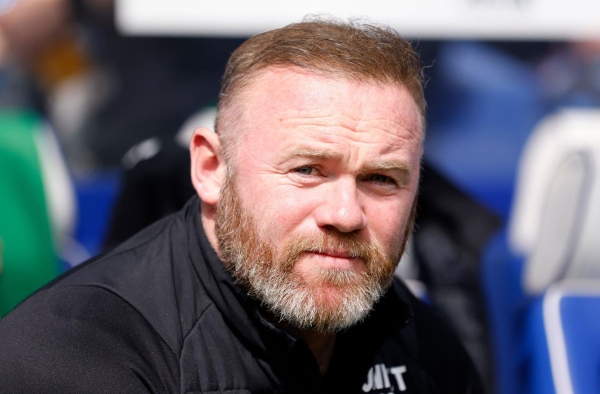 Rooney chỉ trích Chelsea, James