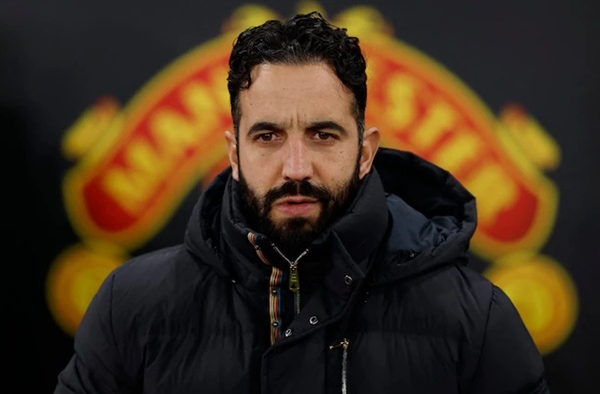 Ruben Amorim đang chìm trong cơn sóng tại Man Utd