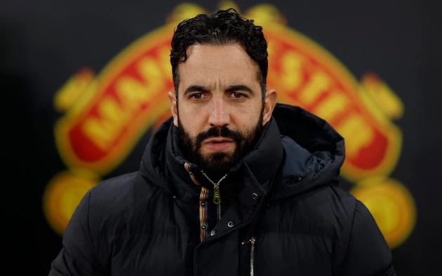 Ruben Amorim đang chìm trong cơn sóng tại Man Utd