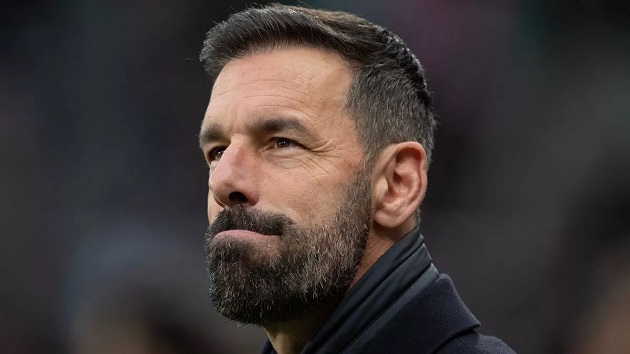 Ruud van Nistelrooy ám chỉ Ruben Amorim có thể đã phạm sai lầm