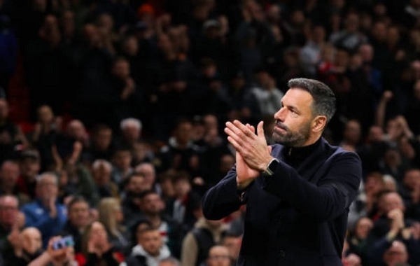 Ruud Van Nistelrooy "Fucks" Người chơi theo cách kỳ lạ