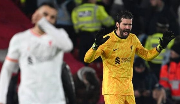 Sai lầm của Liverpool và Arne Slot đem đến hy vọng cho cuộc đua vô địch Ngoại hạng Anh