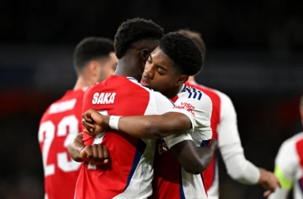Saka 2.0 ló rạng ở Emirates, Arsenal tìm thấy ngôi sao mới từ Hale End