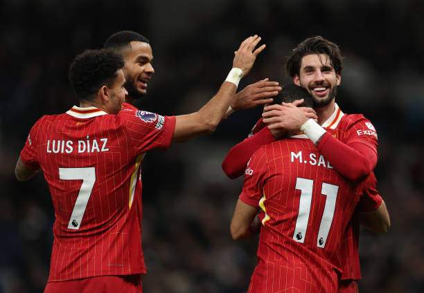 Salah bùng nổ, Liverpool vùi dập Tottenham trong trận cầu 9 bàn