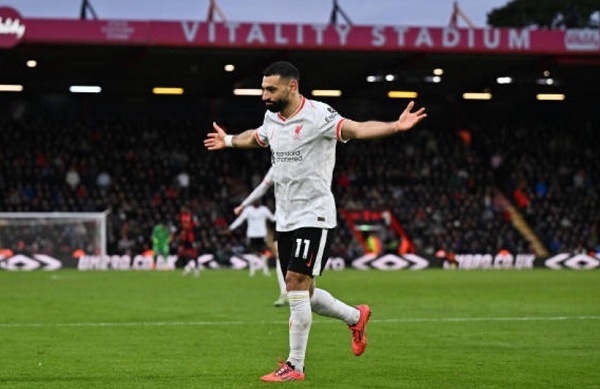 Salah lập siêu phẩm, Liverpool bỏ cách Arsenal 9 điểm