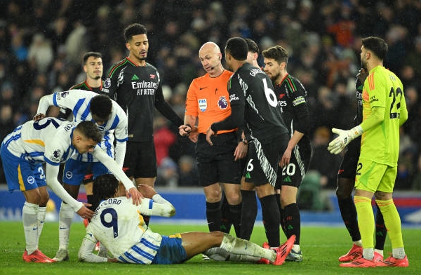 Saliba hóa "tội đồ" khiến Arsenal mất điểm trước Brighton