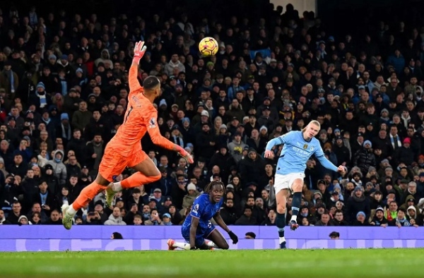Sanchez mắc sai lầm 'gây sốc', Chelsea đã có người để thay thế vào mùa hè