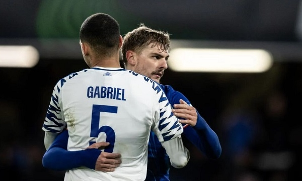 Sao Chelsea khiến Joe Cole 'đứng ngồi không yên'