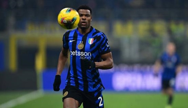 Sao Inter "phớt lờ" Napoli trong cuộc đua giành Scudetto
