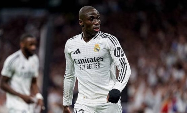 Sao Real buộc Carlo Ancelotti phải thay đổi suy nghĩ